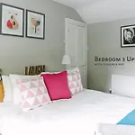 Cosy Home; Sleeps 10/11. City 15 Minutes\' Walk