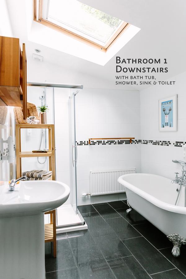 Cosy Home; Sleeps 10/11. 15 Minutes' Walk Holiday home *