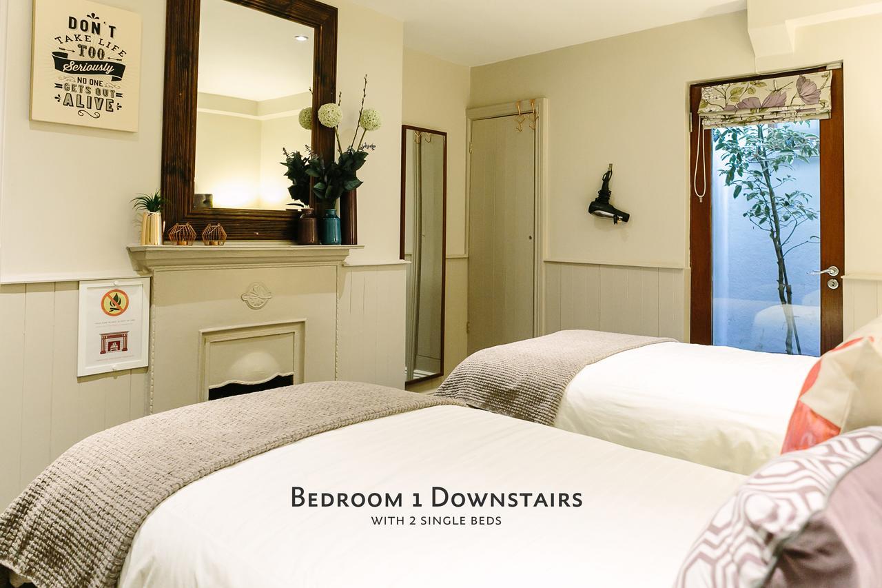 Cosy Home; Sleeps 10/11. 15 Minutes' Walk Holiday home