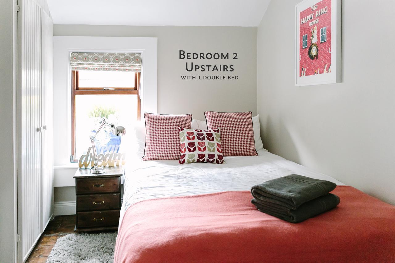 Holiday home Cosy Home; Sleeps 10/11. 15 Minutes' Walk Dublin
